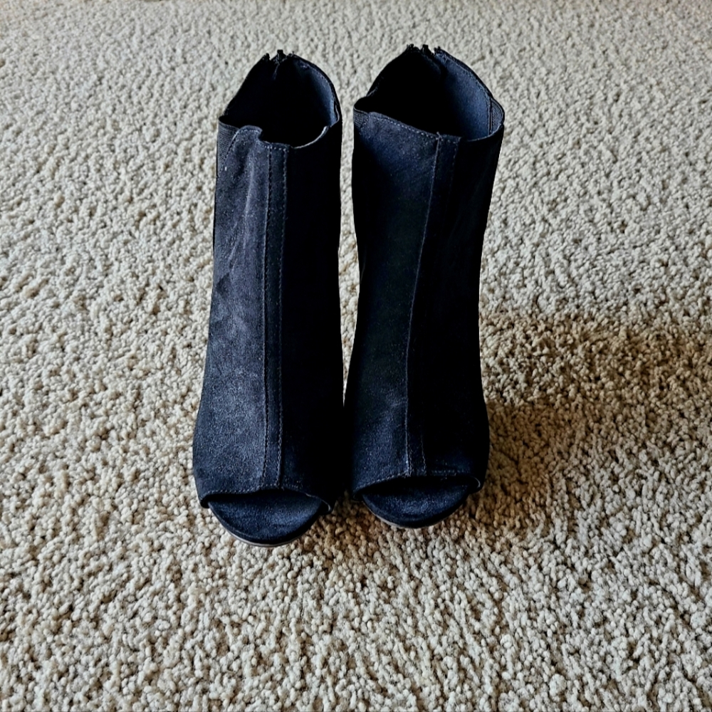 Madden NYC Black Heels